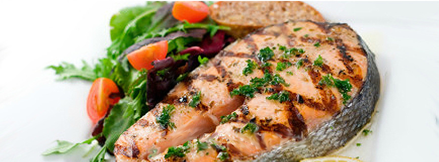 Grillet laks med salat